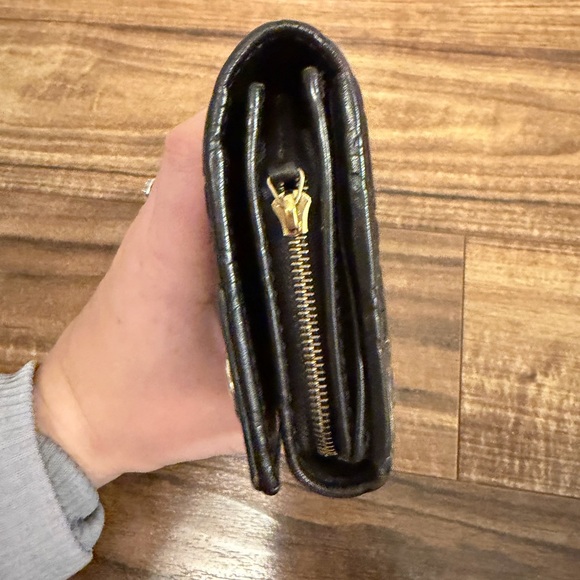 Guccisima Black  Leather Logo Continental Wallet - Picture 8 of 10